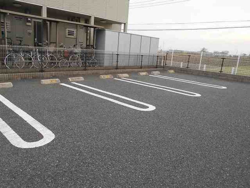 レオパレスインターパーク 駐車場
