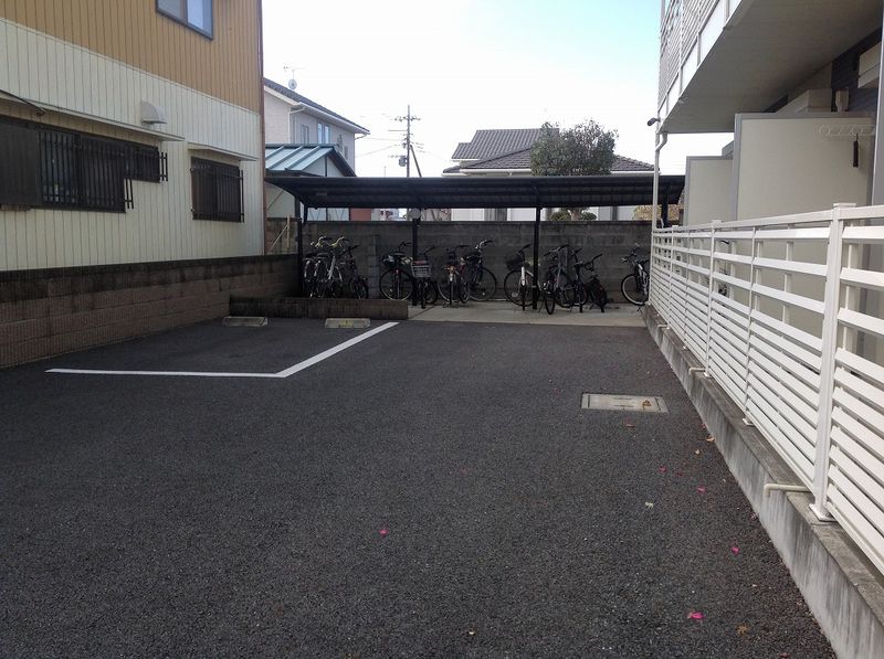 レオネクストさざんか 駐車場