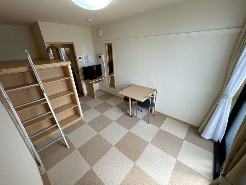 レオパレスノザンファンⅠ 居間