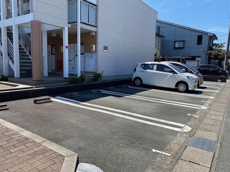 レオパレス青空 駐車場