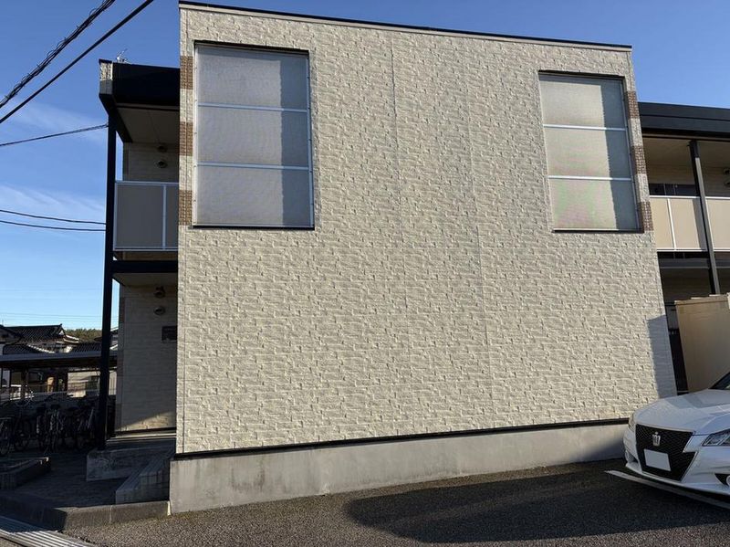 レオパレスラ　プランタン エントランス