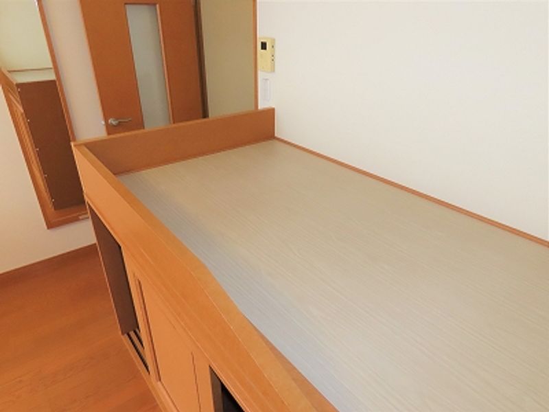 レオパレスつくし 寝室