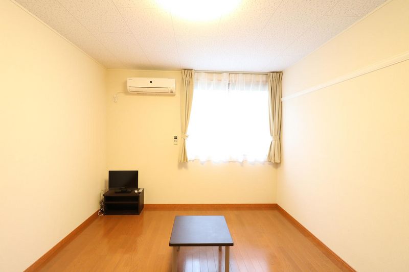 レオパレスクレールアミラ 居間