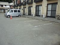 レオパレスジュネス 駐車場