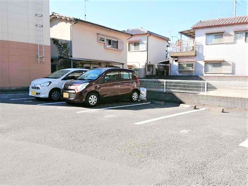 レオパレスＩＷＡＳＡ 駐車場