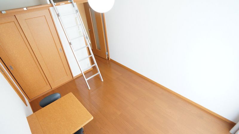 レオパレス石津川 寝室