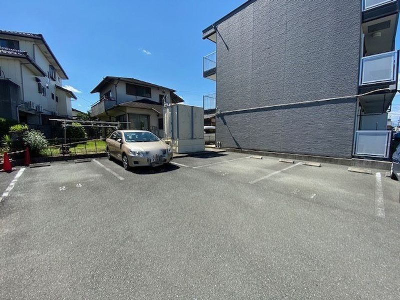 レオパレスグリーン　ウッド 駐車場