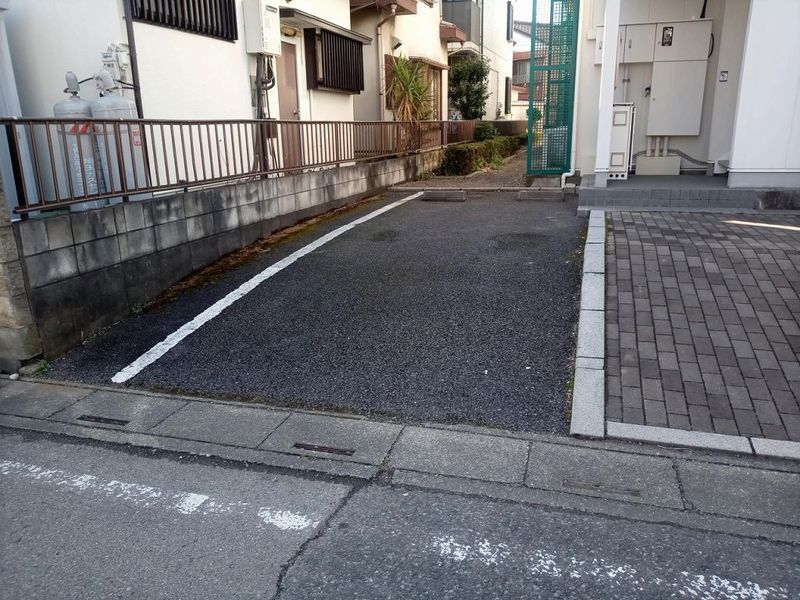 レオパレスファーレⅡ 駐車場
