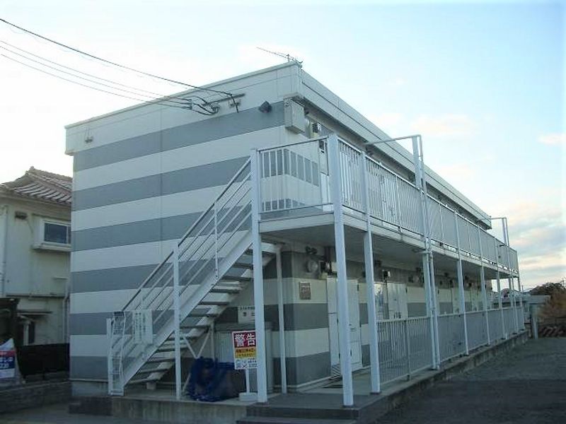 レオパレスルミエール 外観