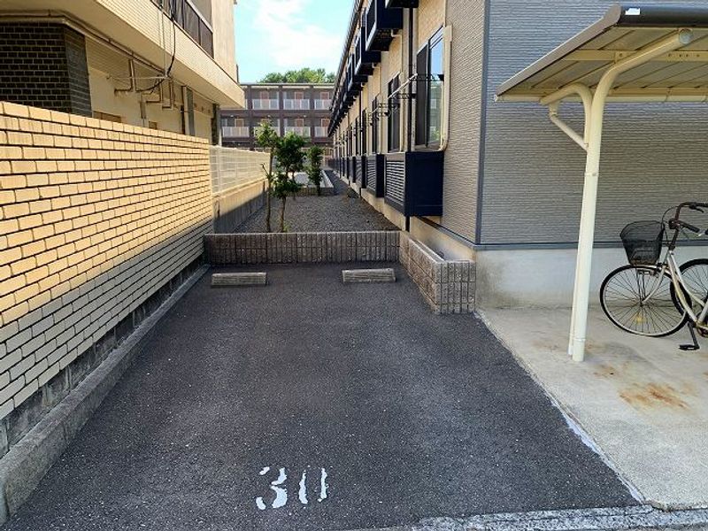 レオパレス浅江 駐車場