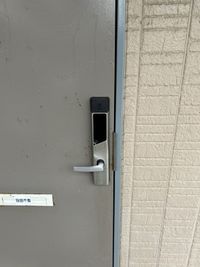 レオパレスバロン 玄関