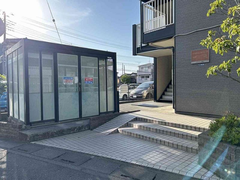 レオパレス緑町Ⅱ エントランス