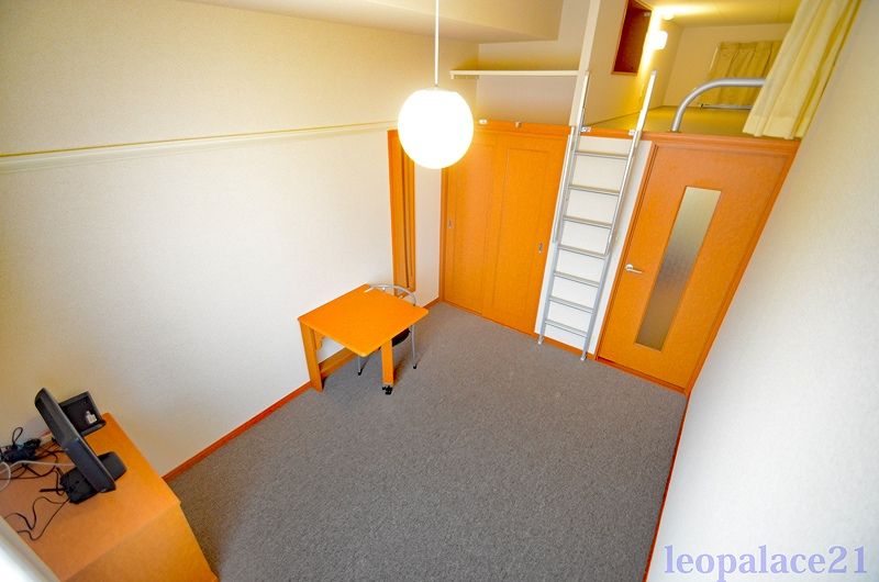 レオパレスシャンテ 居間