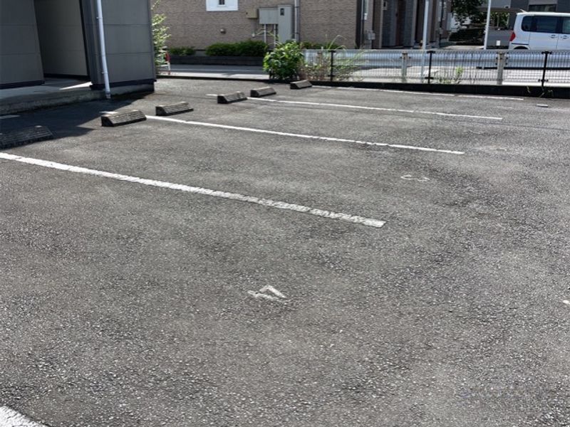 レオパレス広貴 駐車場