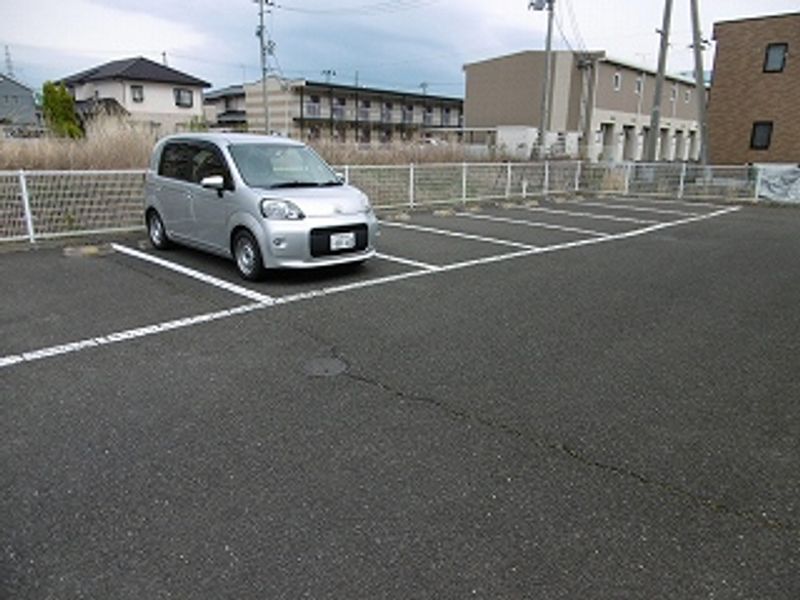 レオパレス仙港ＳＫⅢ 駐車場