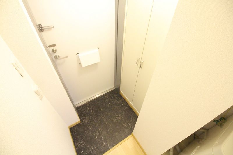 レオパレスはるる 玄関