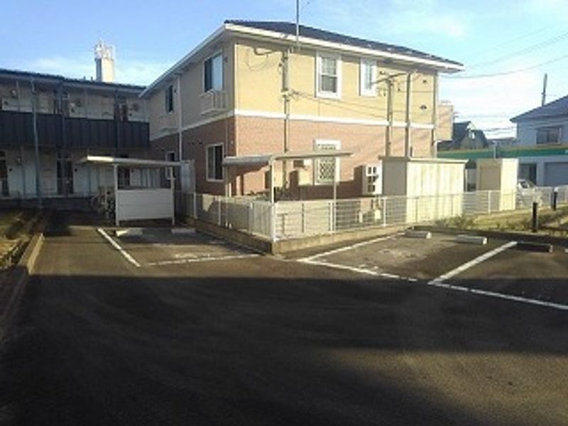 レオパレスコメット 駐車場