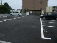 レオパレススリーフォレスト 駐車場