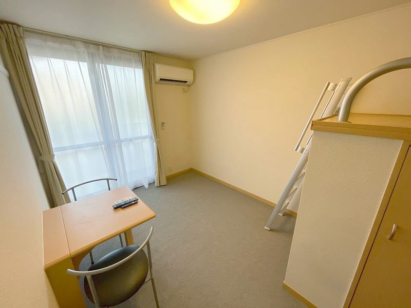 レオパレスピアット 居間