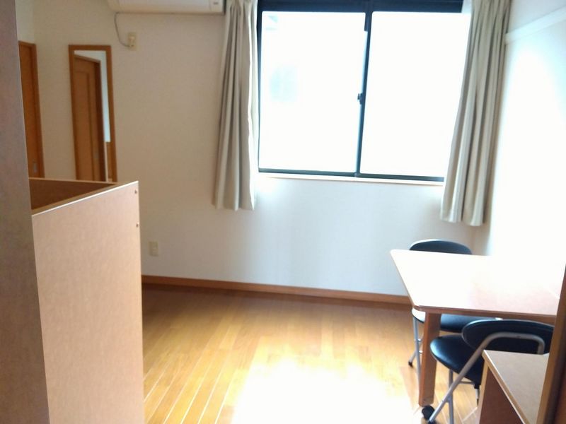 レオパレスさぬき 居間