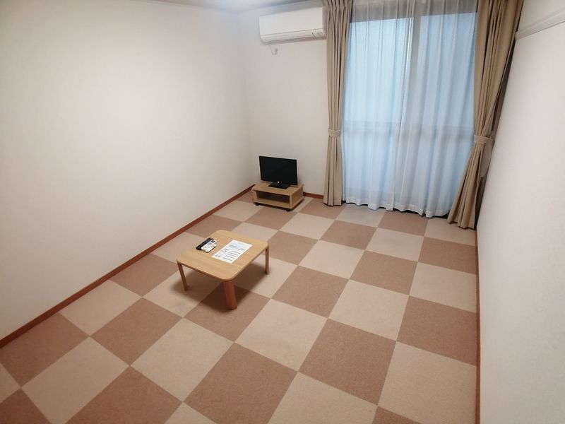 レオパレス御厨ＥＡＳＴ 居間