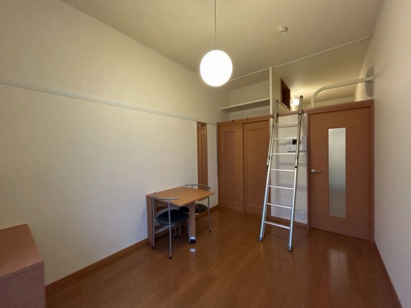 レオパレスラフィーニア 居間