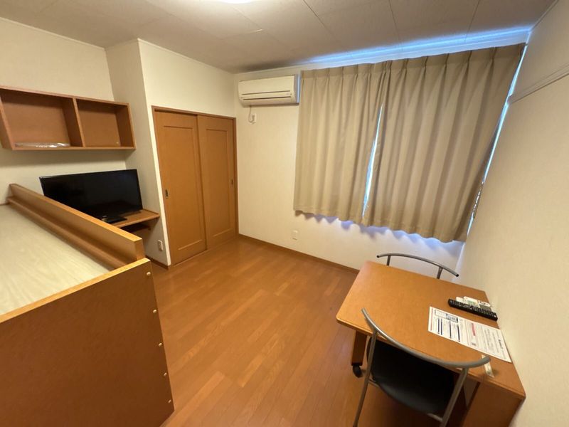レオパレスタピスリー 居間