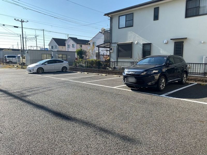 レオパレスプリマヴェーラ 駐車場