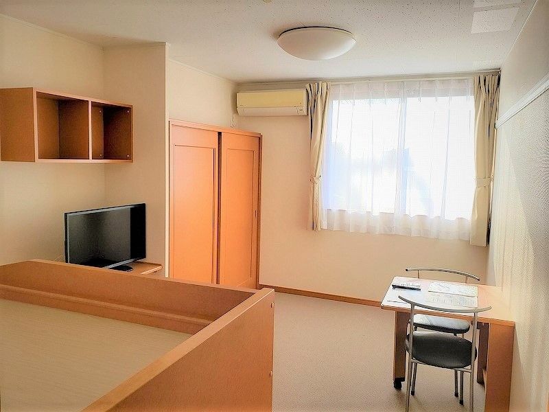 レオパレスシャトラン 居間