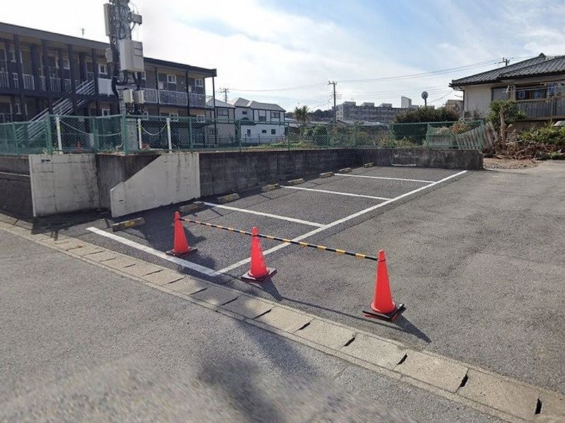 レオパレスあらた 駐車場