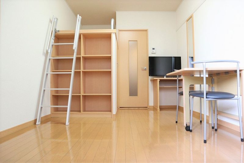 レオパレスかぬま 居間