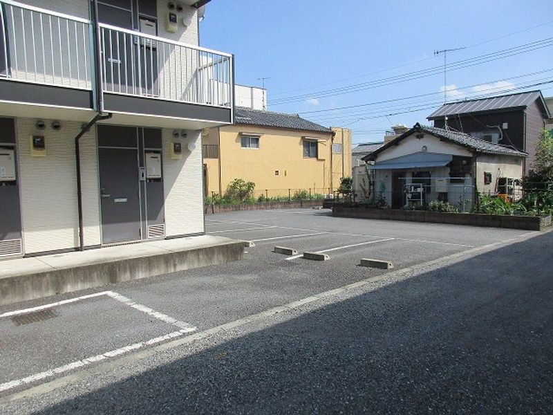 レオパレスウタガワ 駐車場