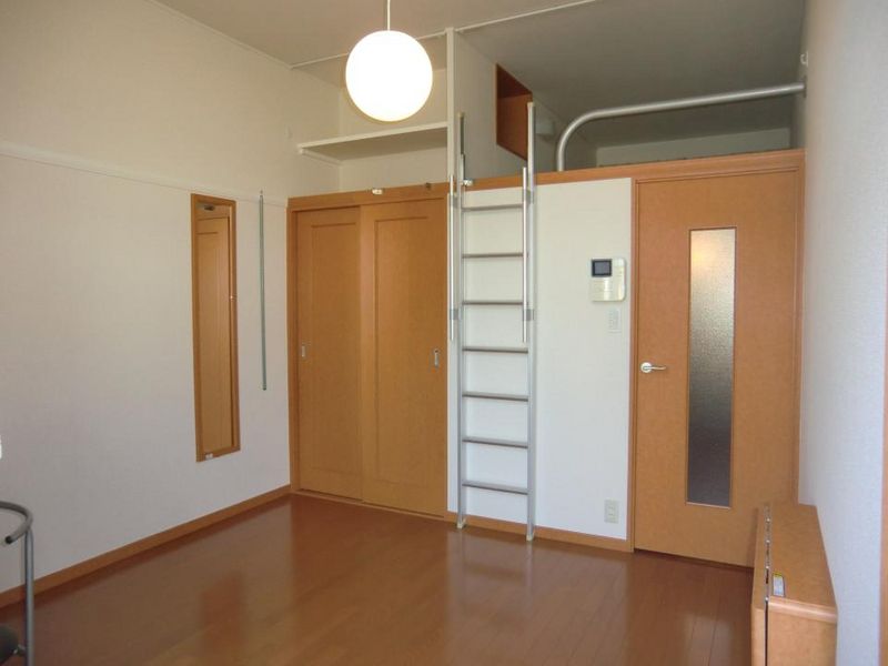 レオパレスエルザ１ 居間