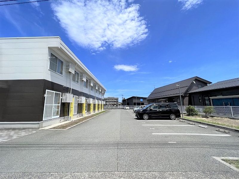 レオパレスニュー八千代 駐車場