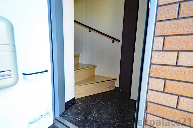 LEONEXT Espoir Entrance