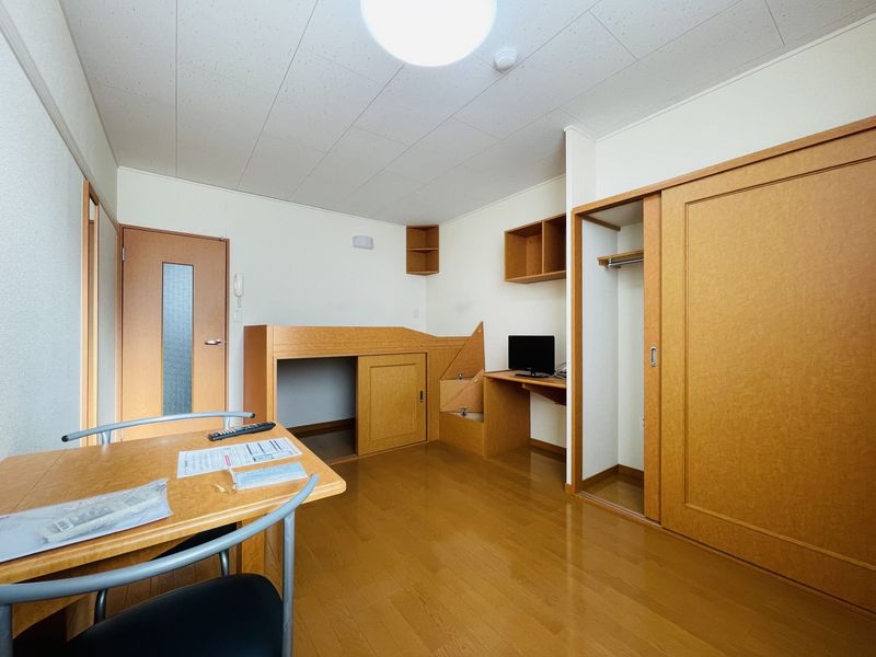 レオパレスエミール美原台　Ｃ館 居間