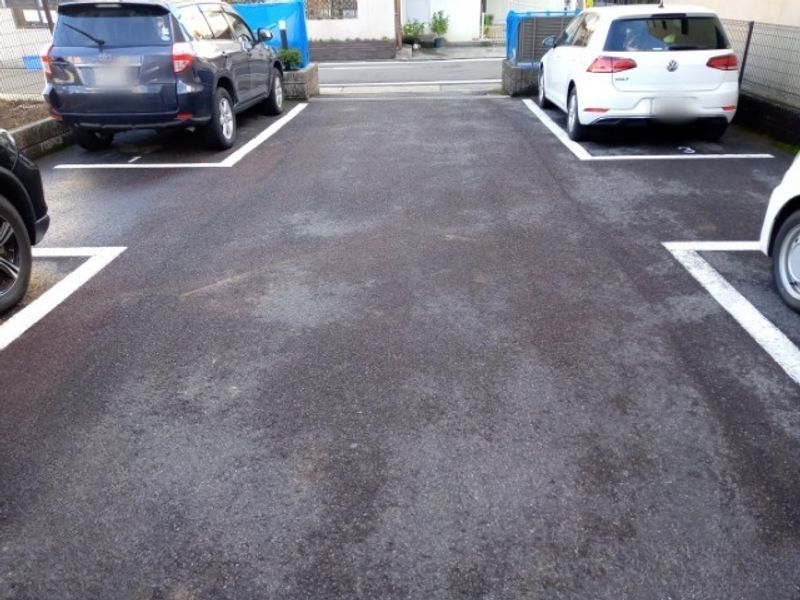 レオパレスセントレア 駐車場