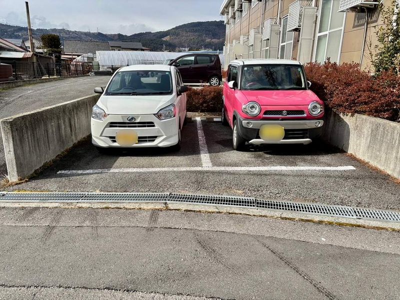レオパレスコハギ 駐車場
