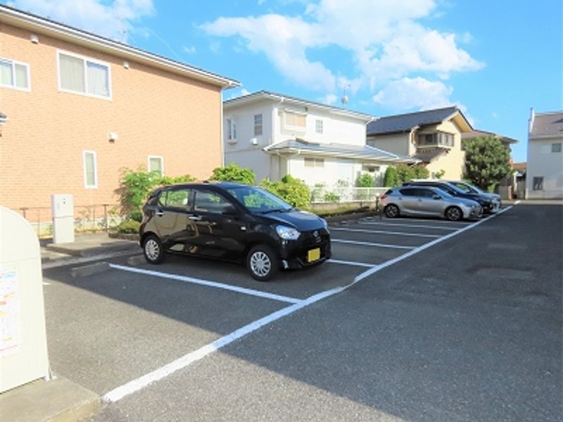 レオパレスエレメント 駐車場