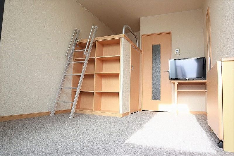 レオパレスアルファード 居間