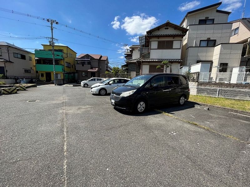 レオパレスセレザ 駐車場