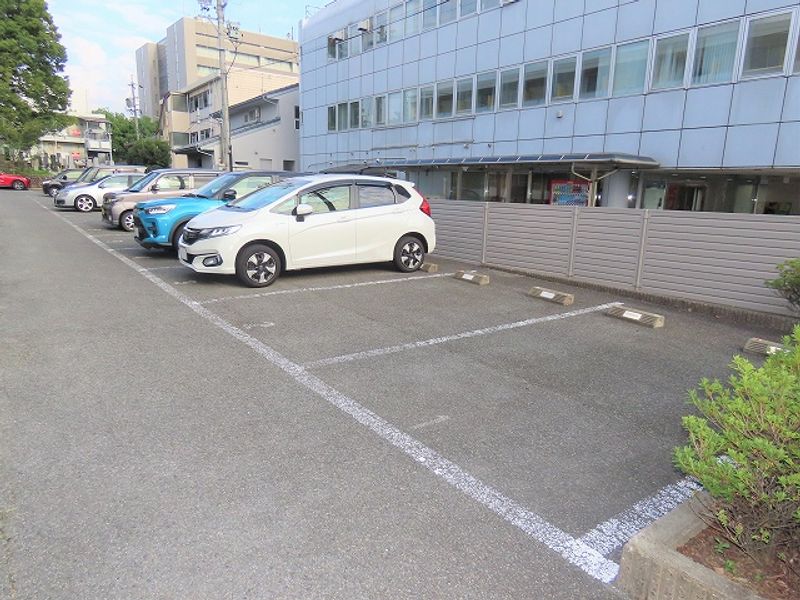 レオパレス双葉 駐車場