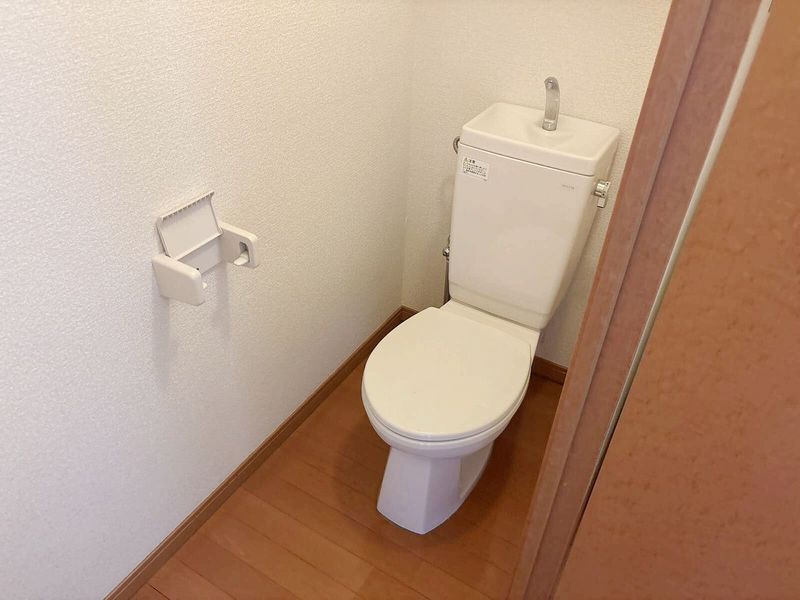 レオパレスアゼリア トイレ