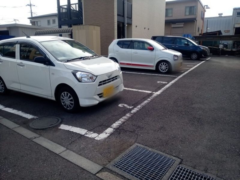 レオパレスリオグランデ 駐車場