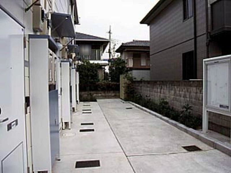 レオパレスゼフィール 玄関