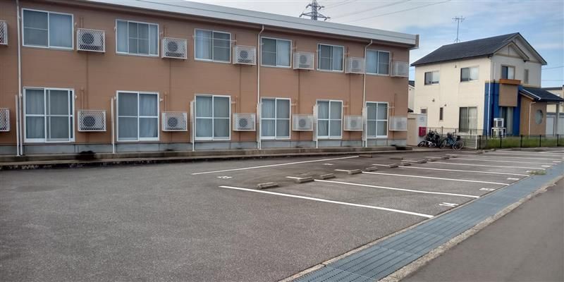 レオパレス峰南 駐車場