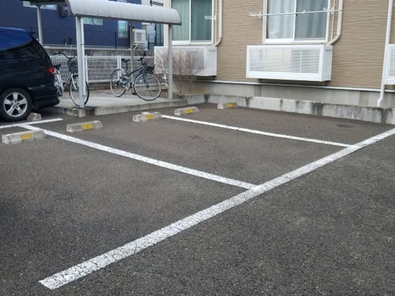レオパレス光 駐車場