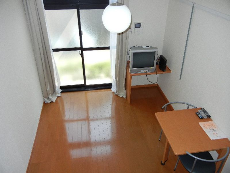 レオパレスレコルト 居間