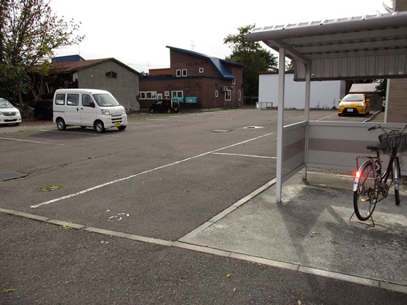 レオパレスリュウカ 駐車場