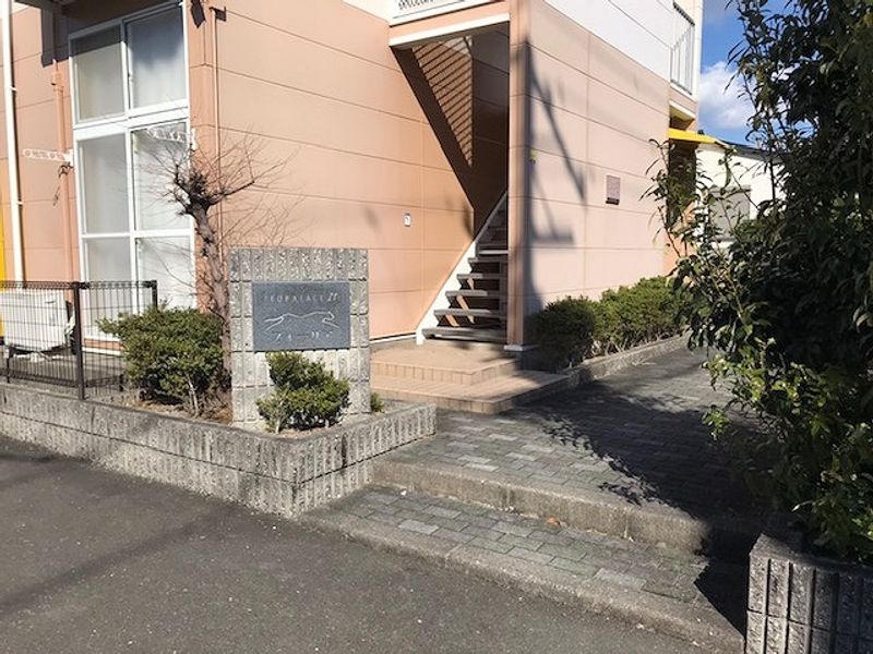 レオパレスフォーリア エントランス